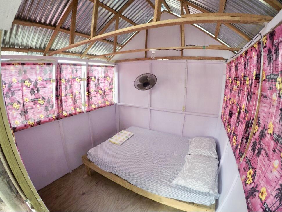 Tropical Oasis Hostel Caye Corker Εξωτερικό φωτογραφία